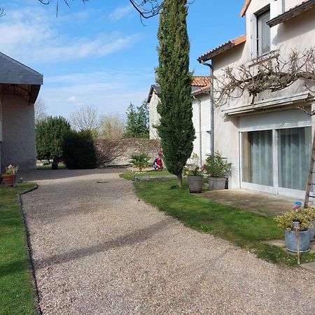 Gite Amanala Poitou Saint-Genest-d'Ambiere Exterior photo