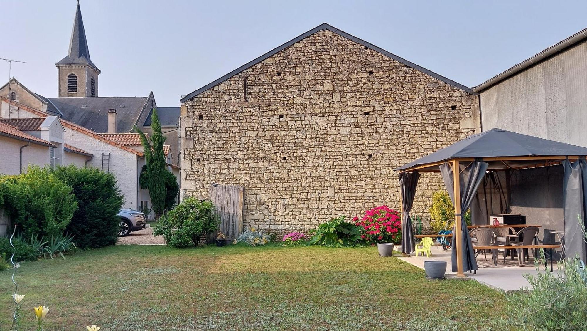 Gite Amanala Poitou Saint-Genest-d'Ambiere Exterior photo